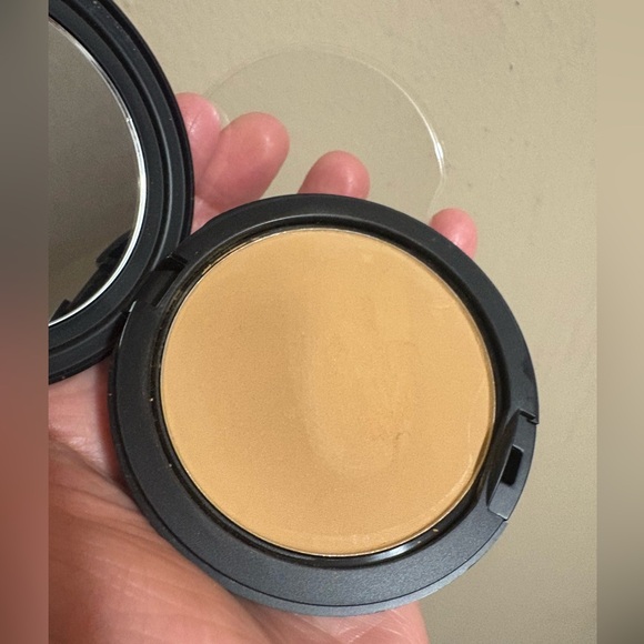 MAC Studio Fix Powder Plus Foundation in C45 - Picture 5 of 15